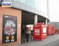 Περίπτερα του Ηνωμένου Βασιλείου στο Manchester Old Trafford και στο στάδιο Camp Nou
